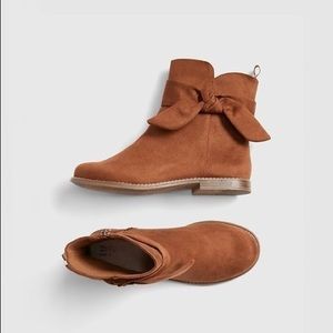 Girls Gap G Bow Suede Boot